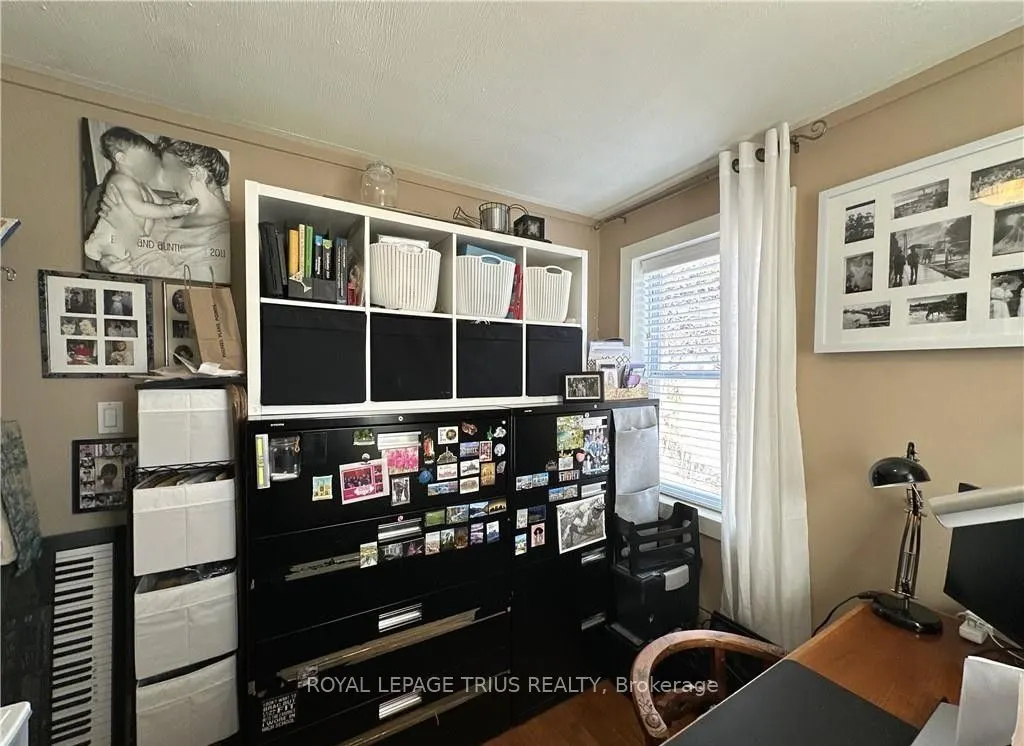 78 Queensway Drive E