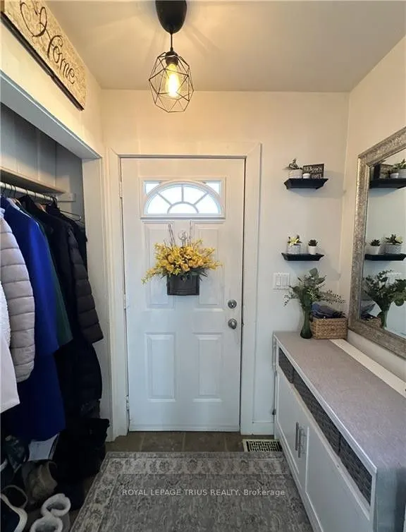 78 Queensway Drive E