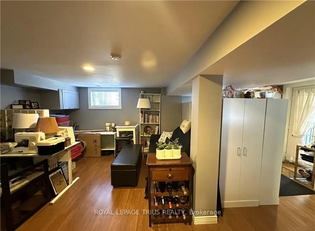 78 Queensway Drive E