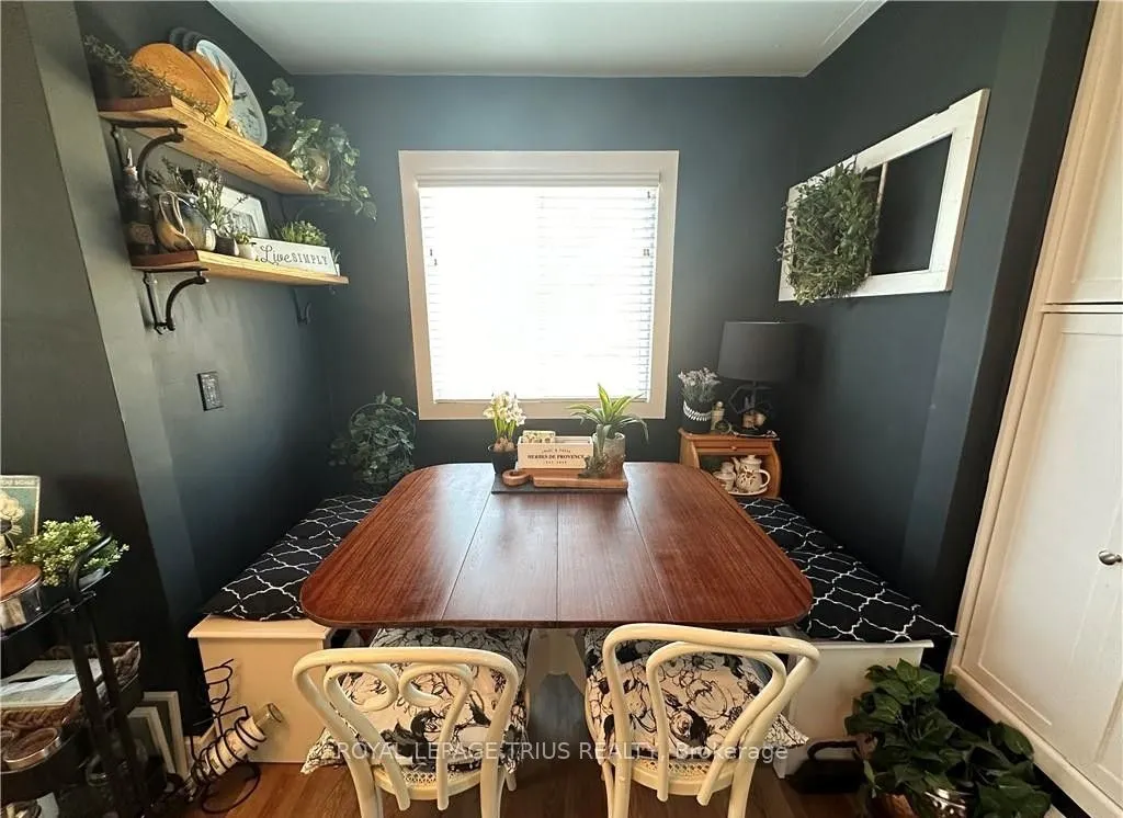 78 Queensway Drive E