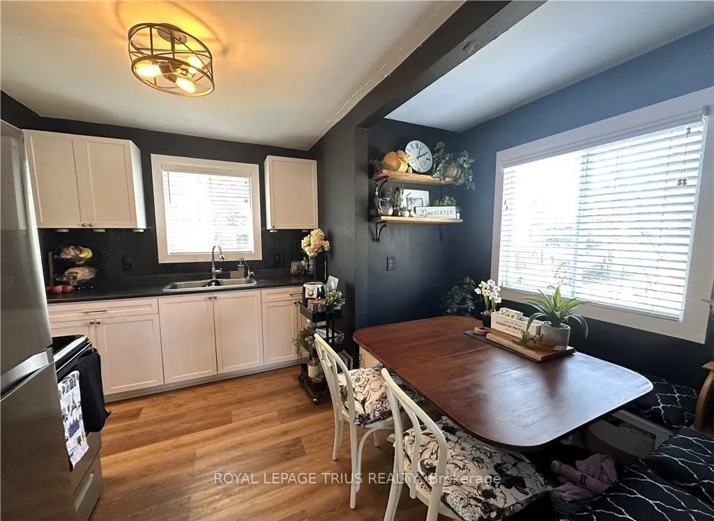 78 Queensway Drive E