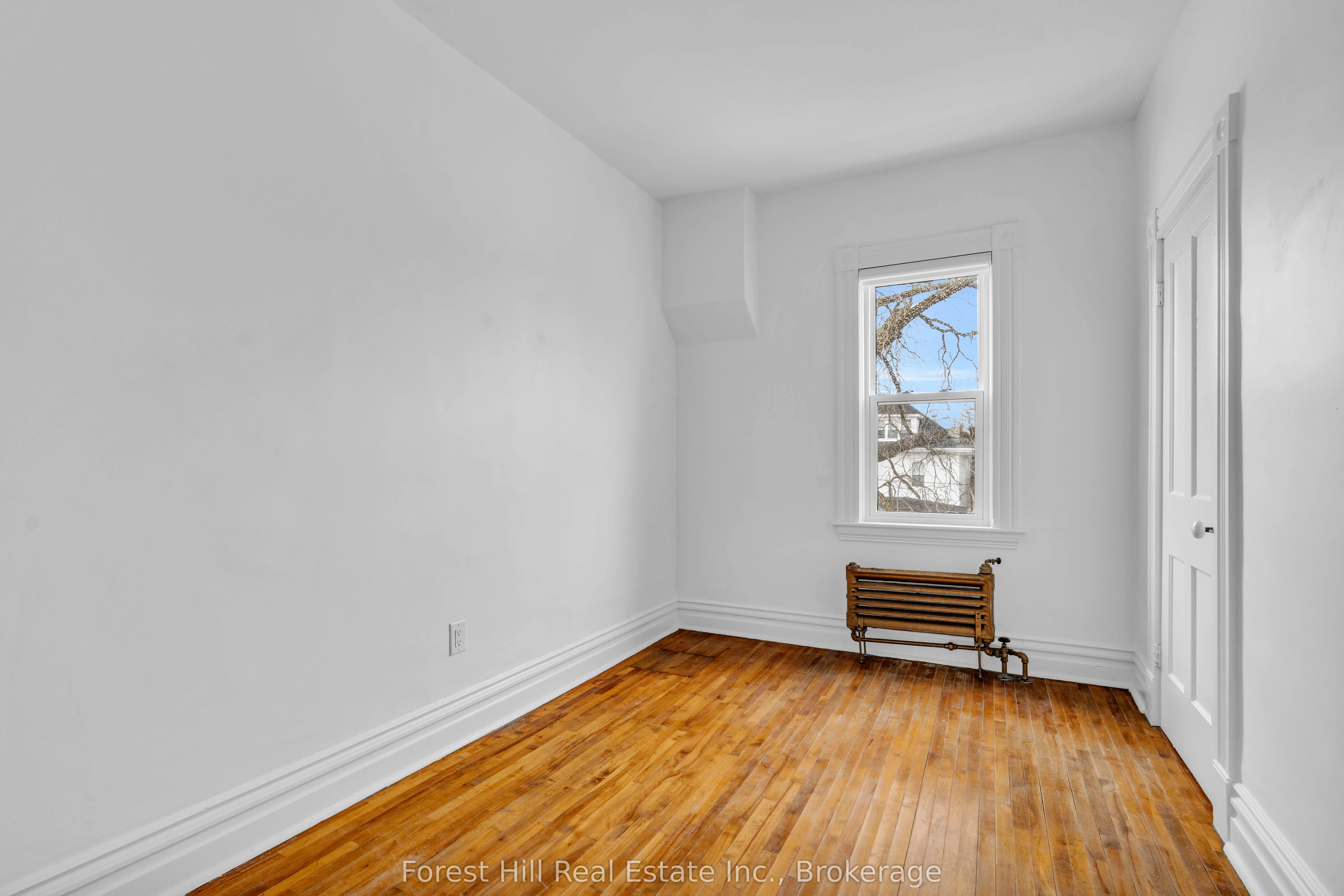 184 BOUCHER Street E