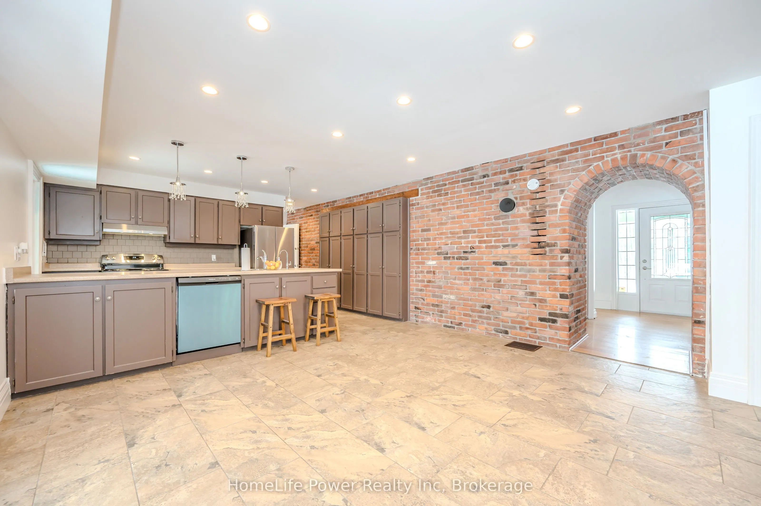 4290 Victoria Road S