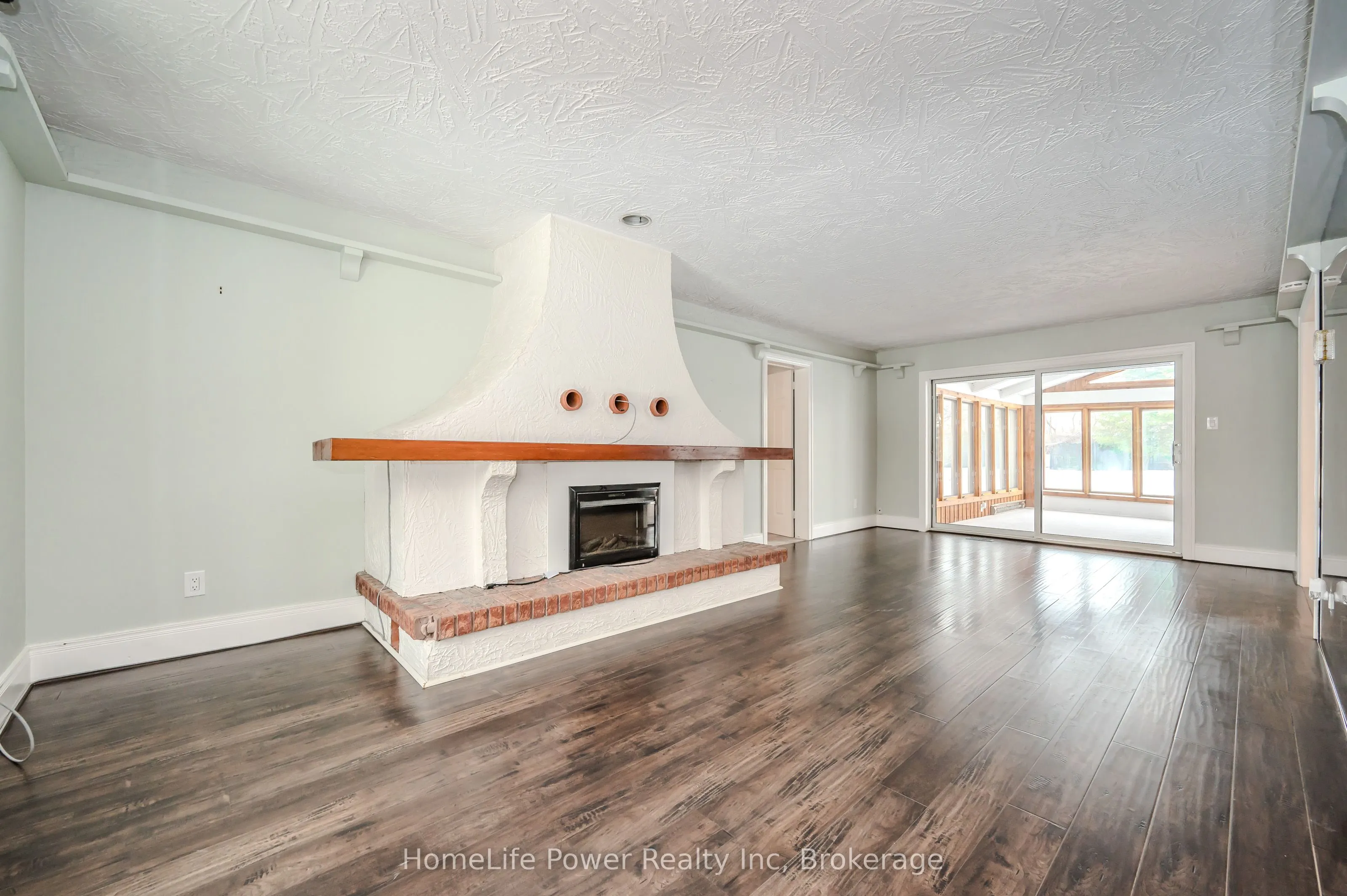 4290 Victoria Road S