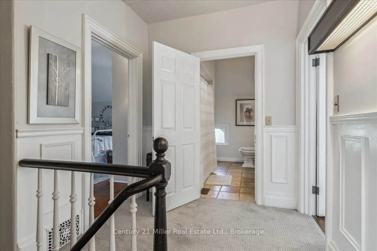 585 Dundas Street E