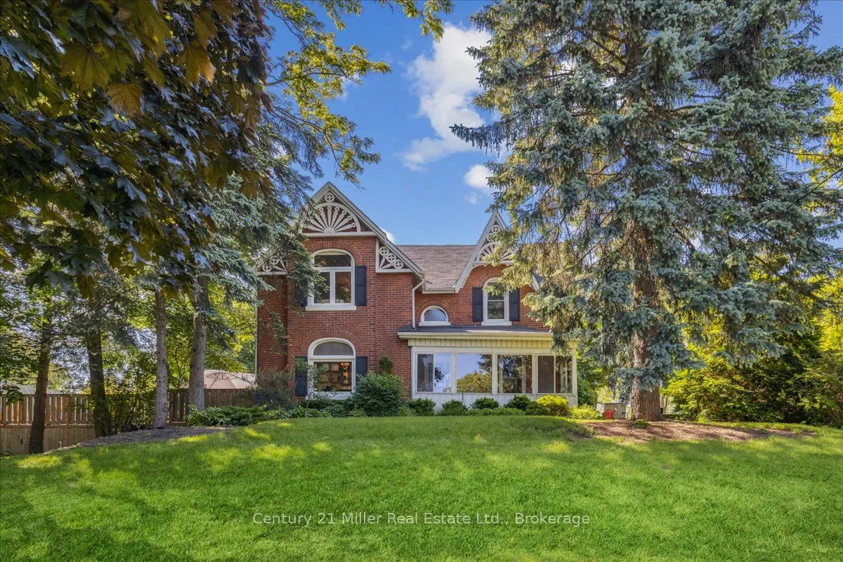 585 Dundas Street E