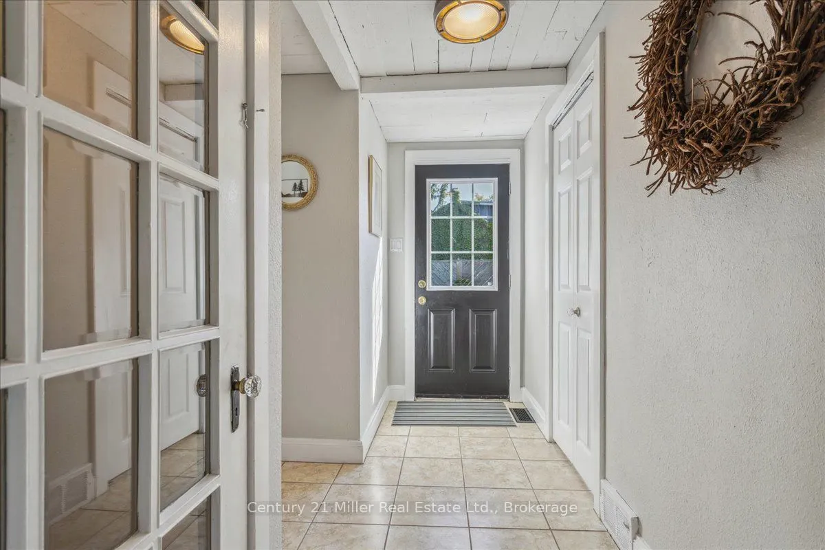 585 Dundas Street E