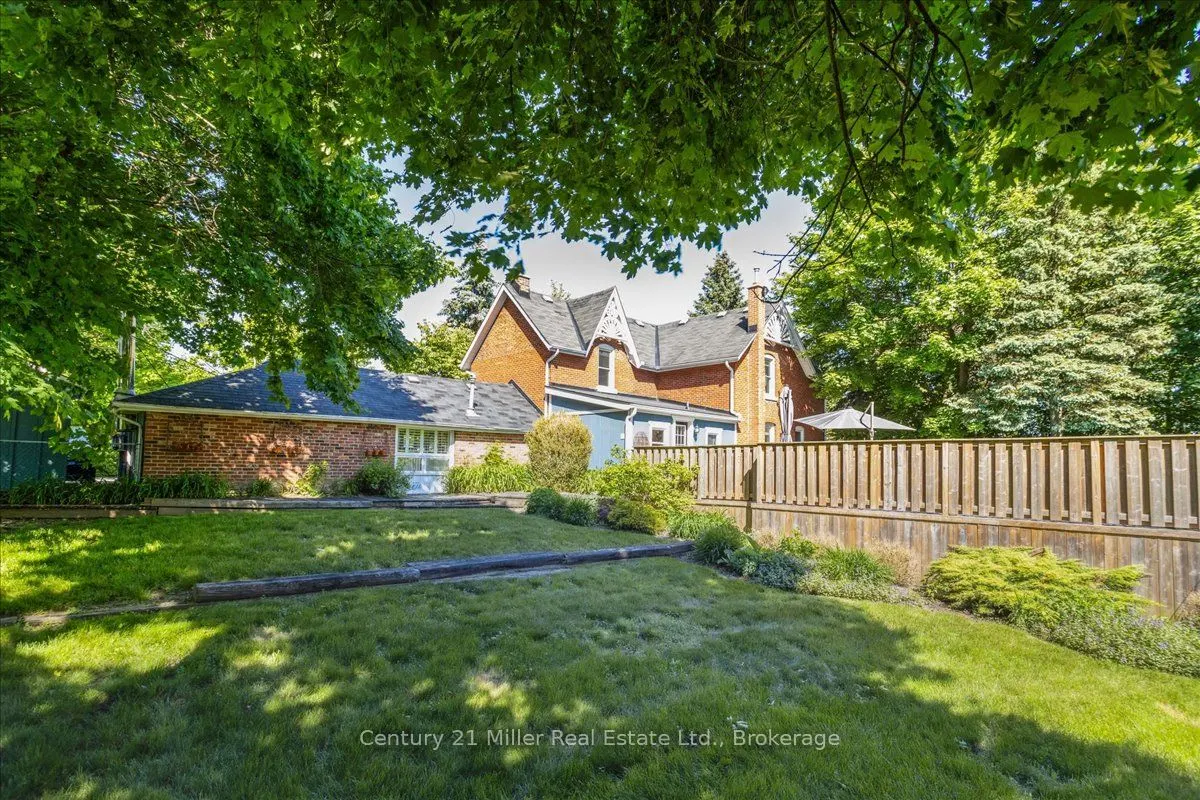 585 Dundas Street E