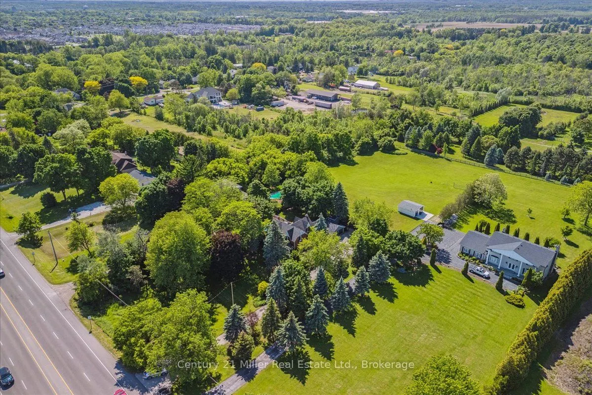 585 Dundas Street E