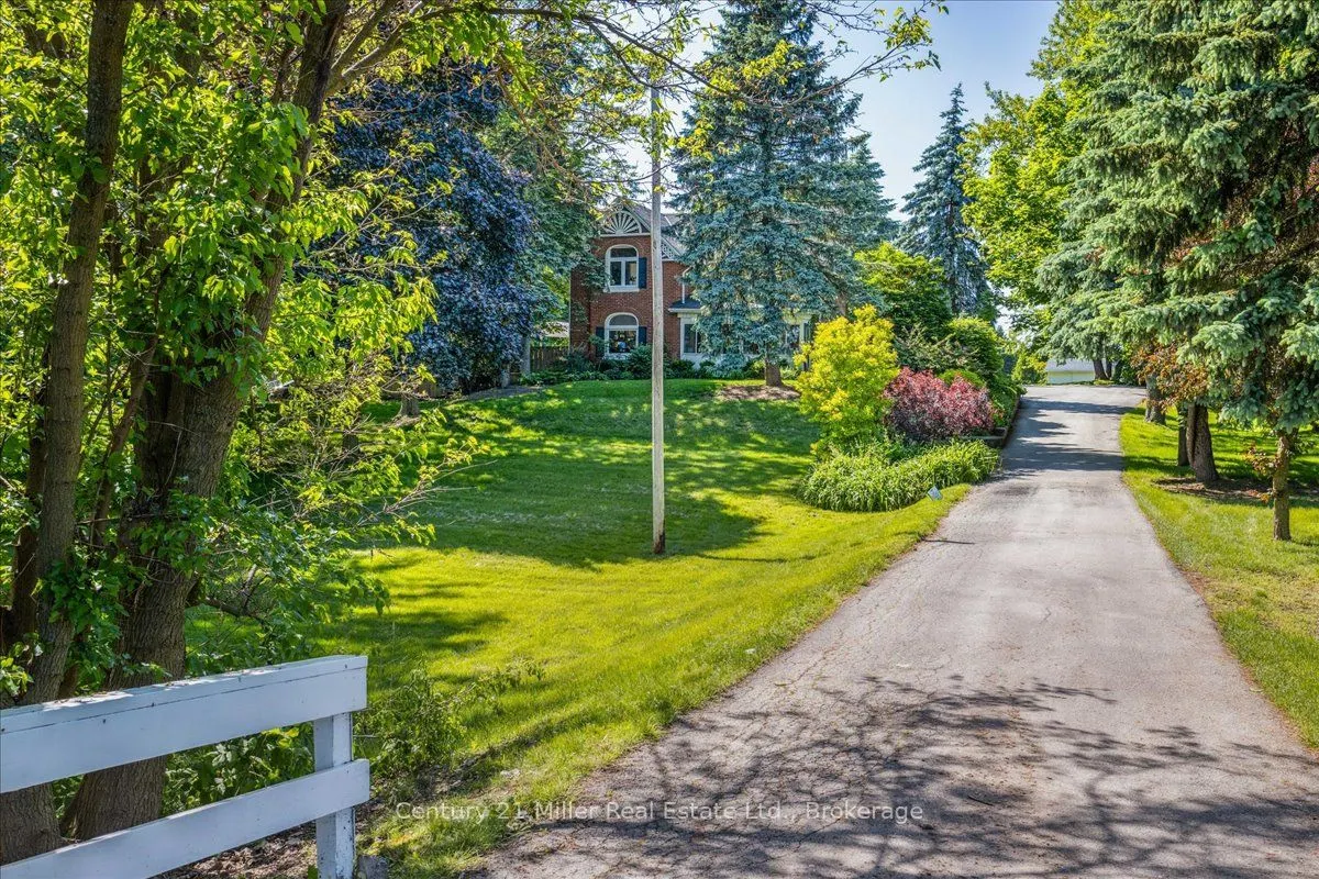 585 Dundas Street E