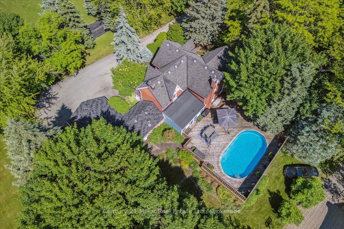585 Dundas Street E