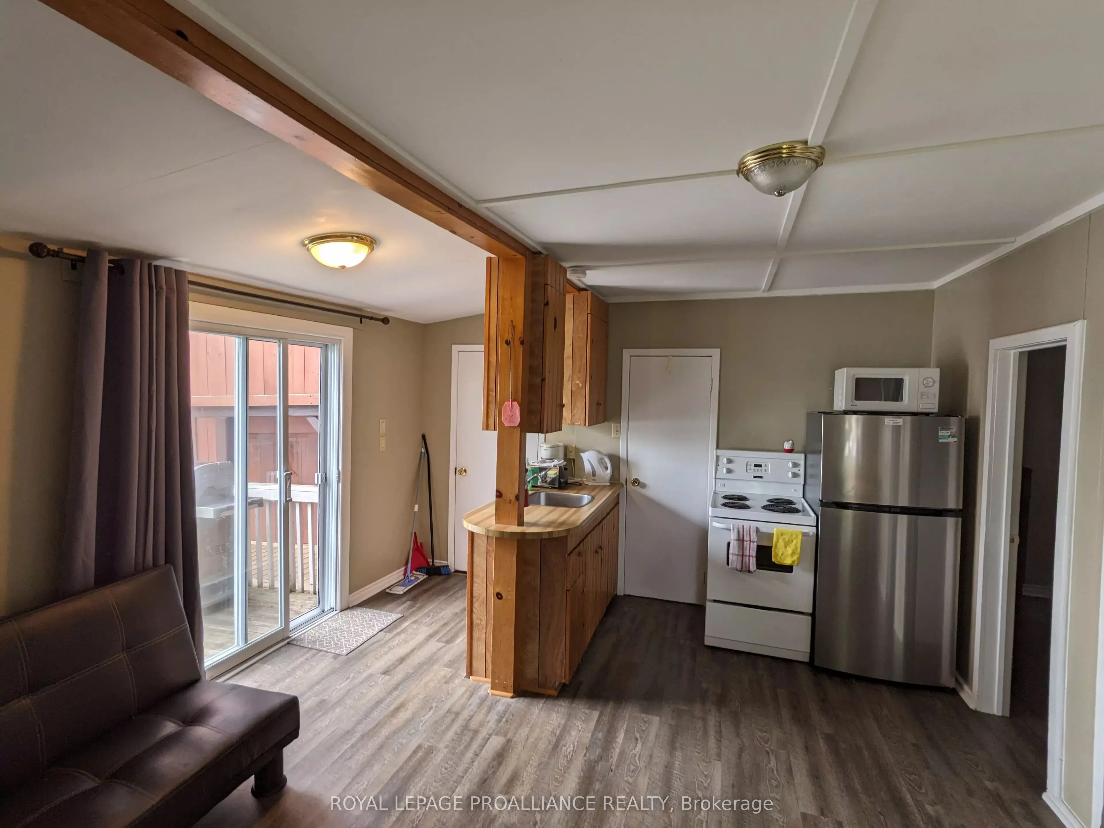 118 Front Street W