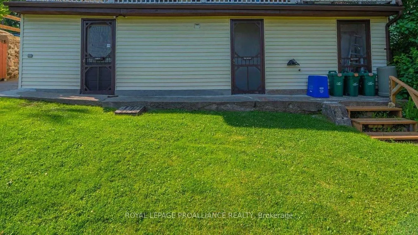 118 Front Street W