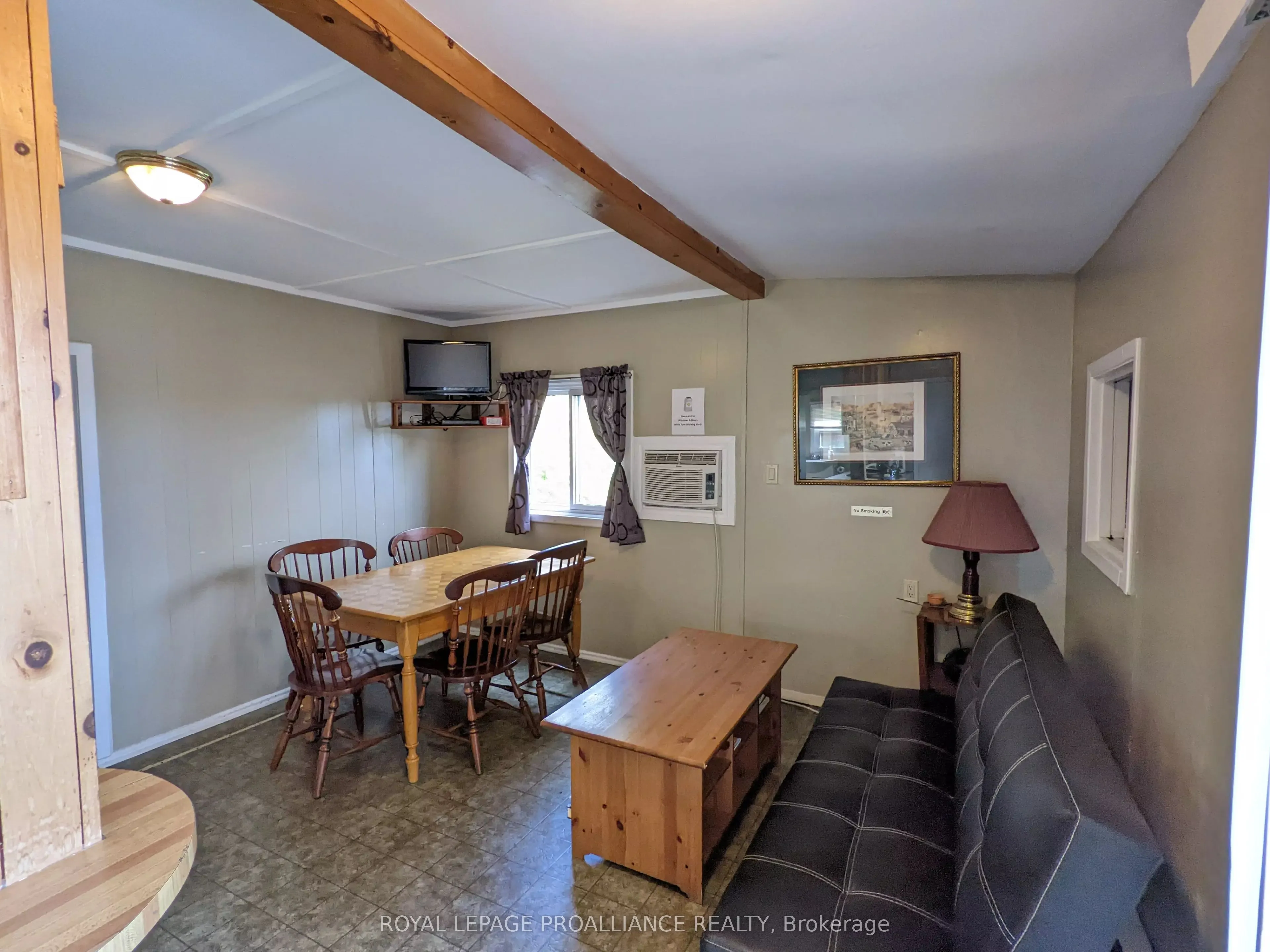 118 Front Street W