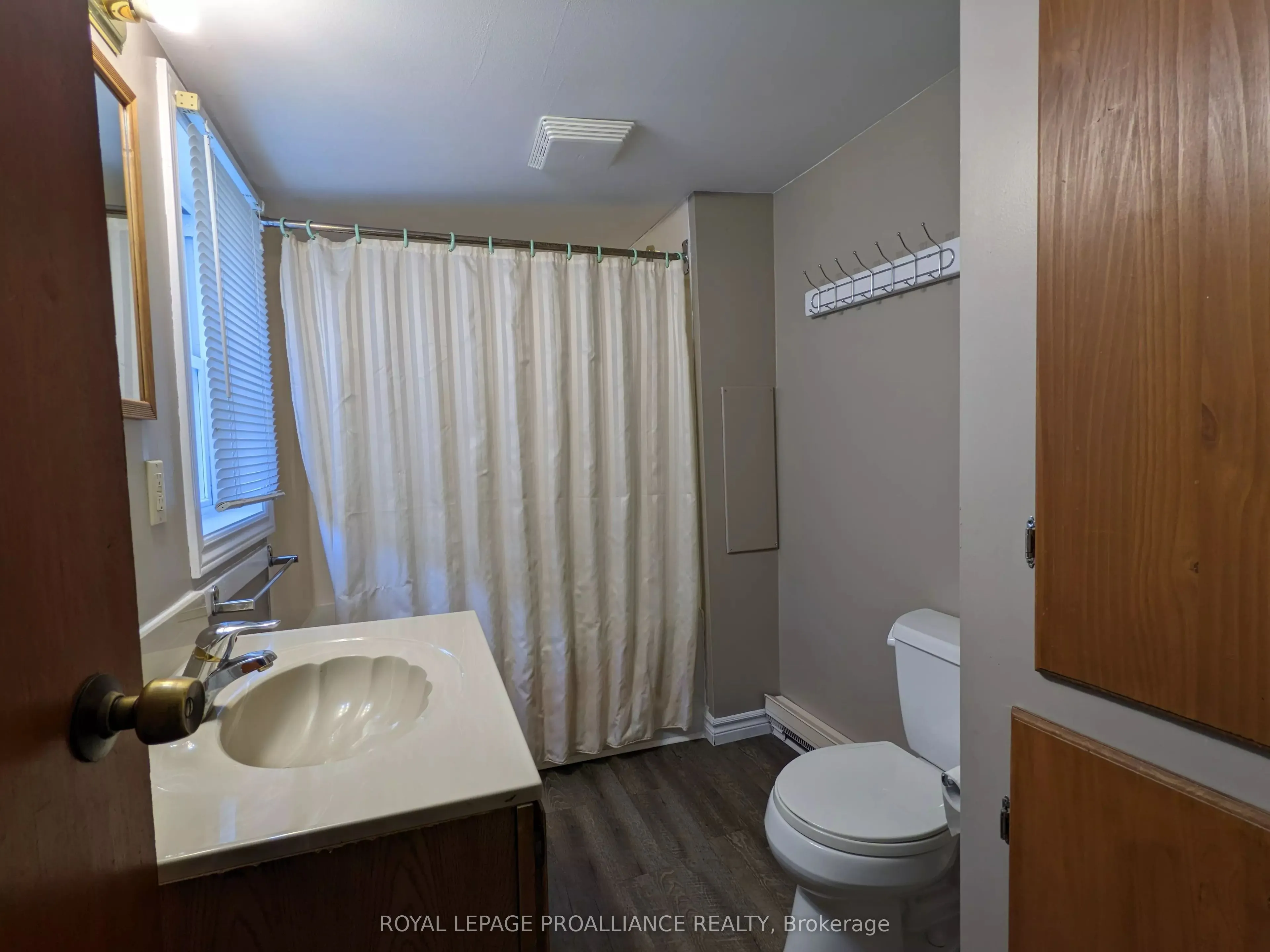 118 Front Street W