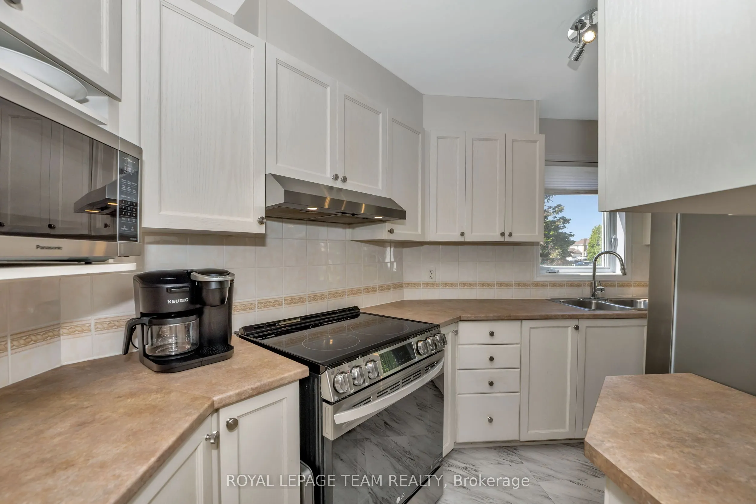 85 Cresthaven Drive #6