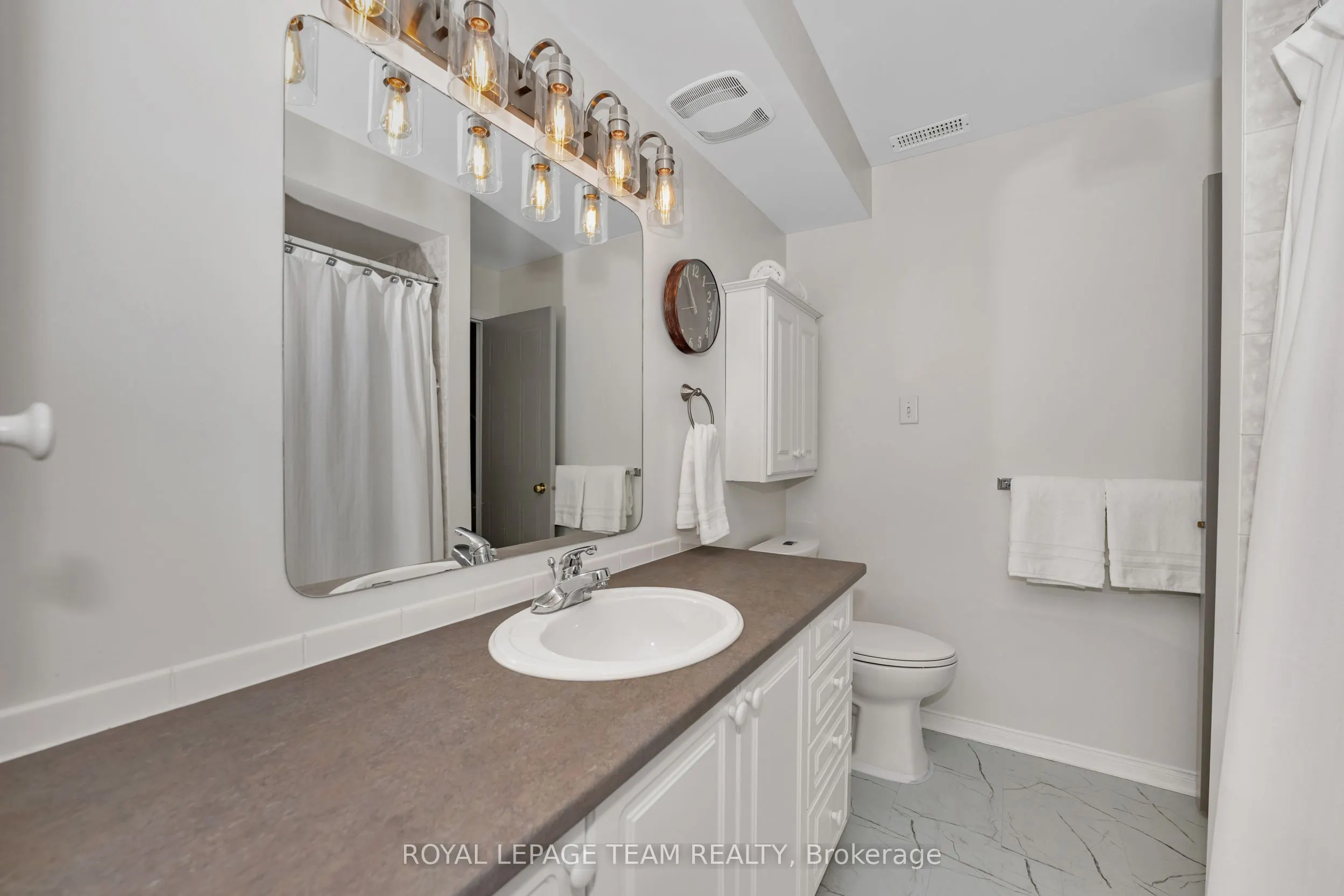 85 Cresthaven Drive #6