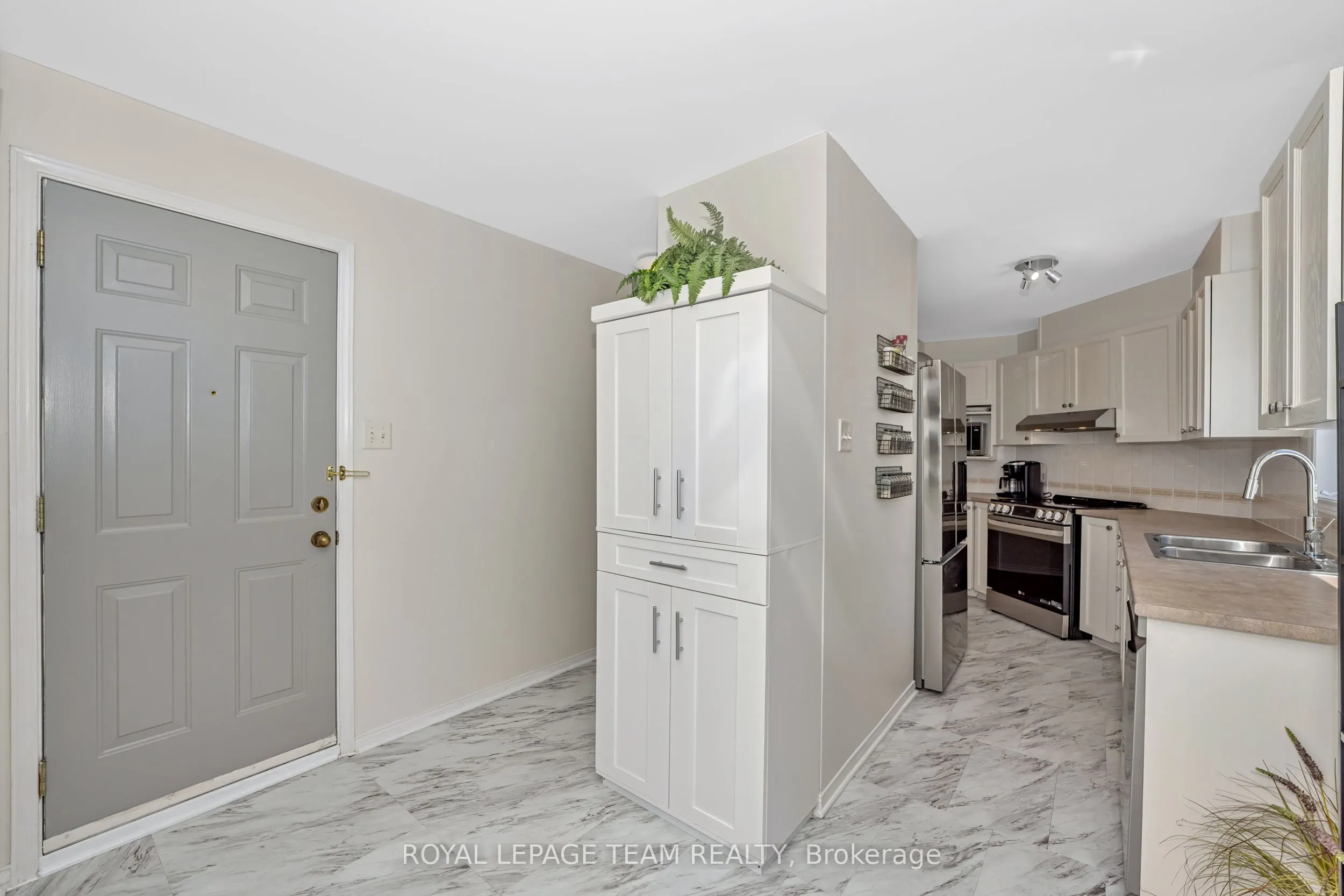 85 Cresthaven Drive #6