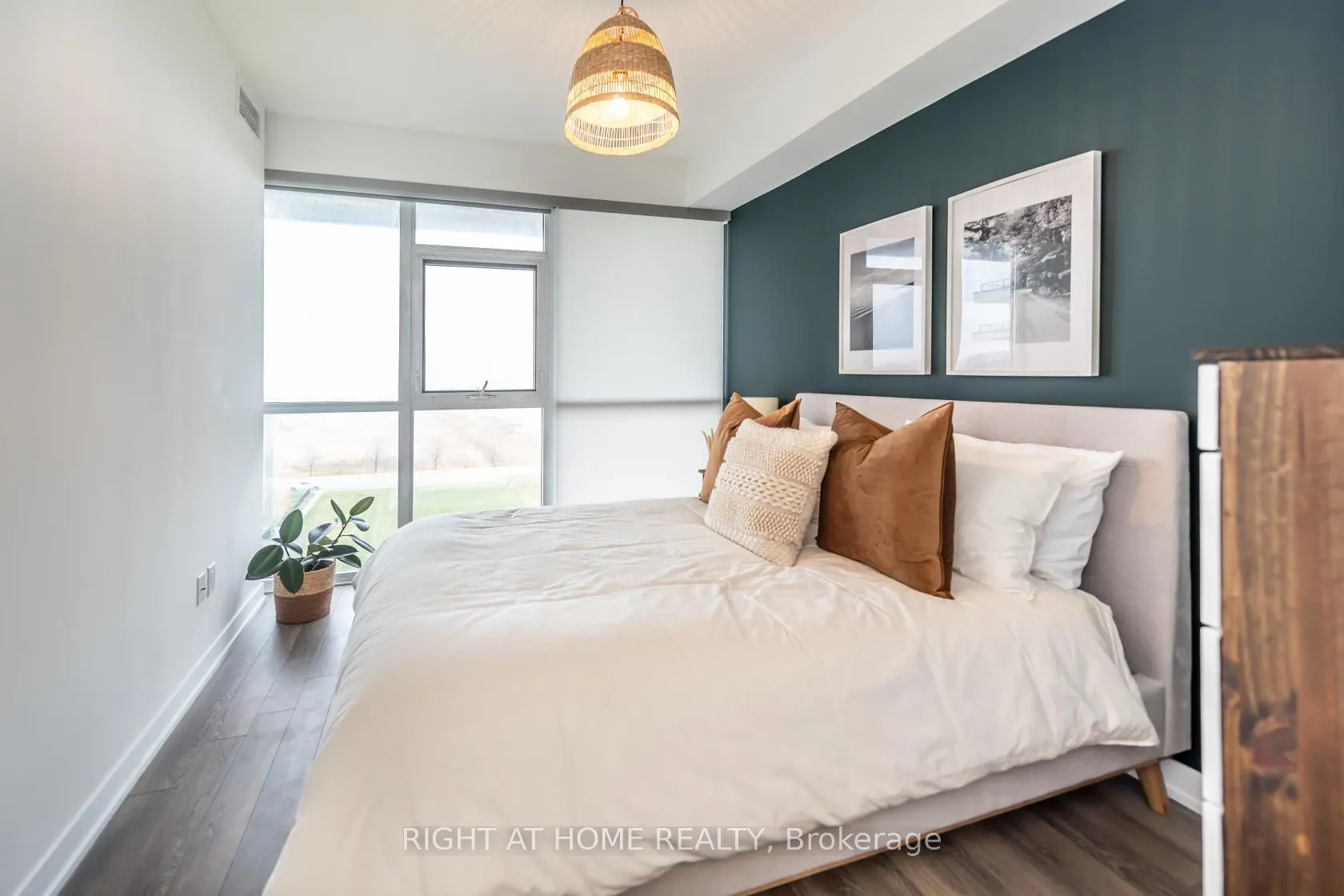 550 North Service Road, #714