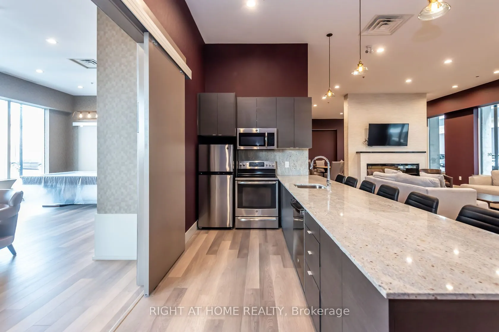 550 North Service Road, #714