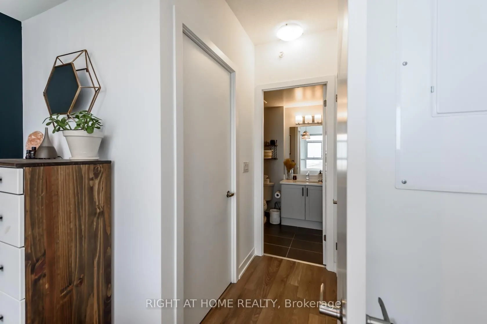 550 North Service Road, #714