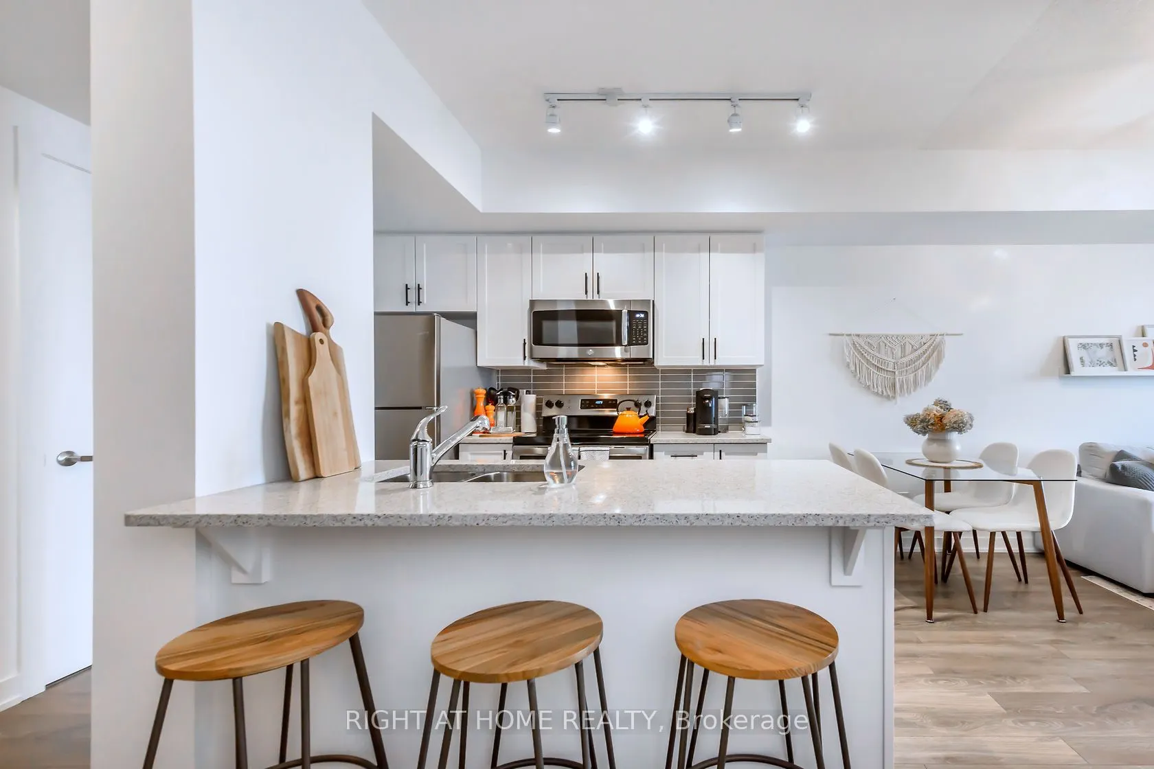 550 North Service Road, #714