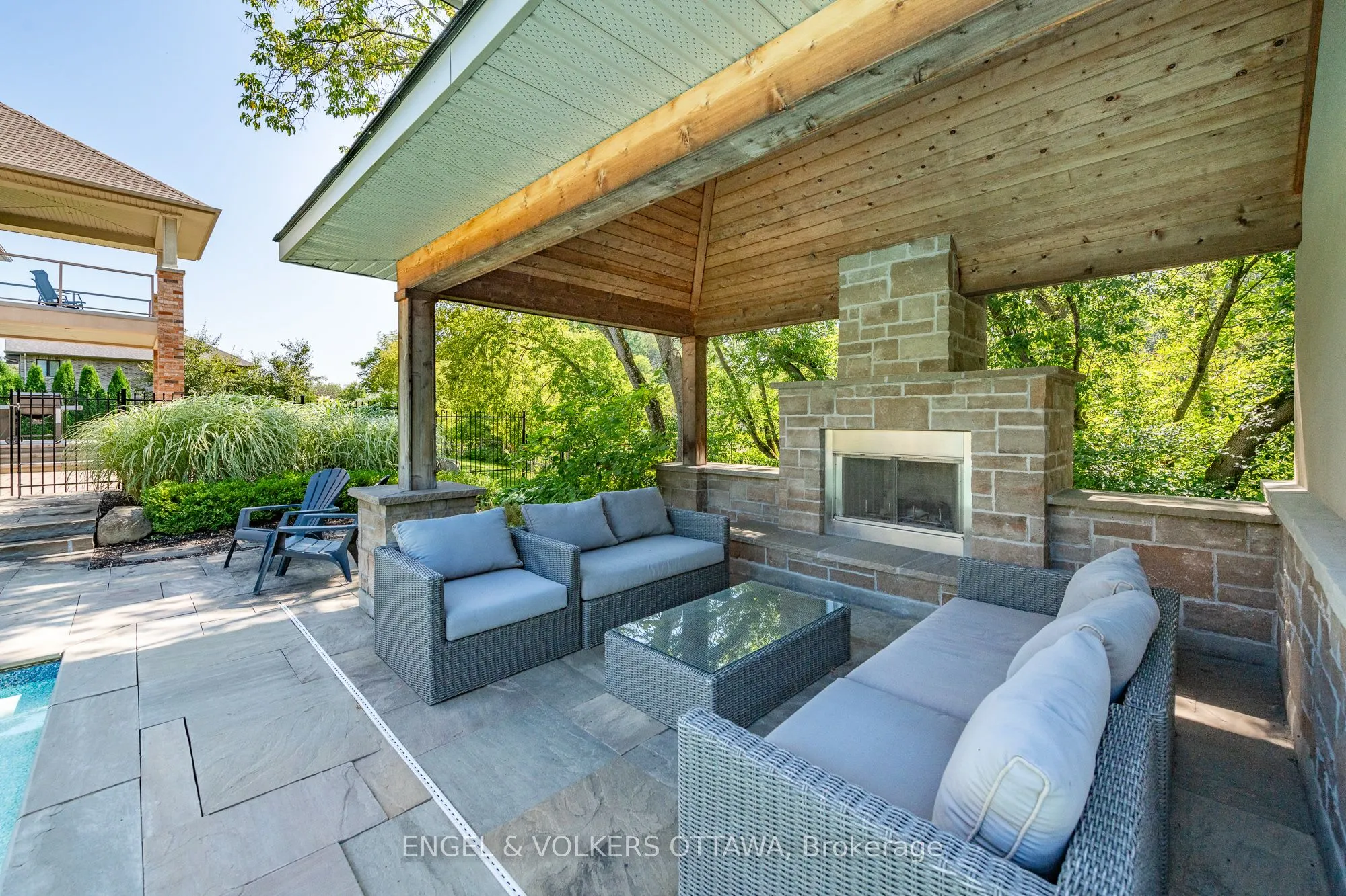110 GRAY WILLOW Place