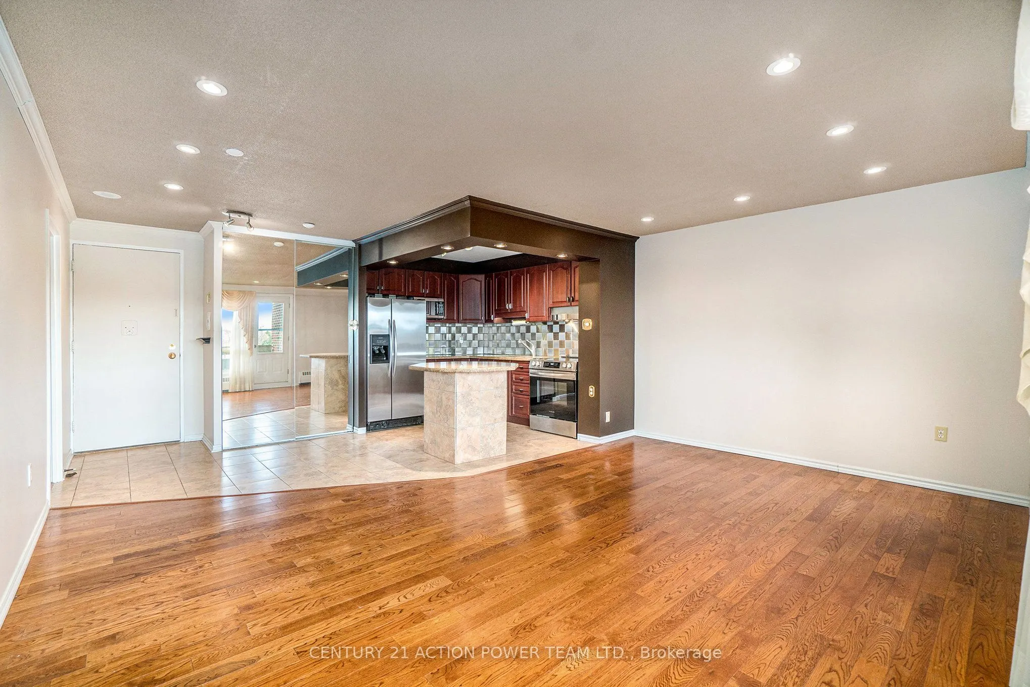 915 Elmsmere Road, #707