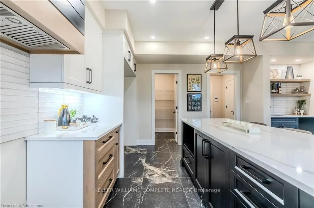 7 BARTLETT Avenue