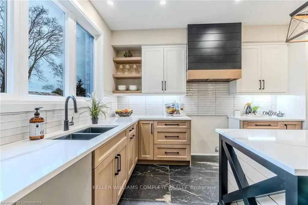 7 BARTLETT Avenue