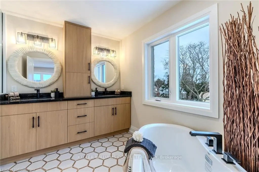 7 BARTLETT Avenue
