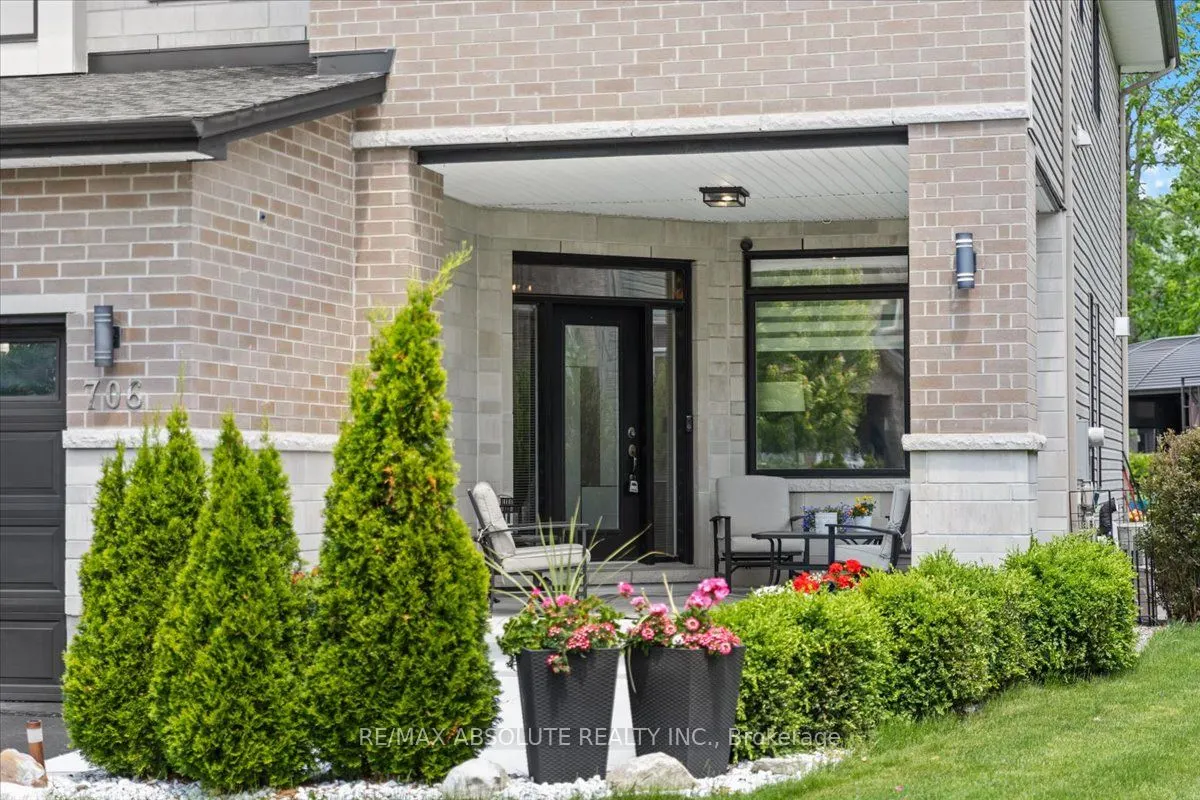 706 Bridleglen Crescent