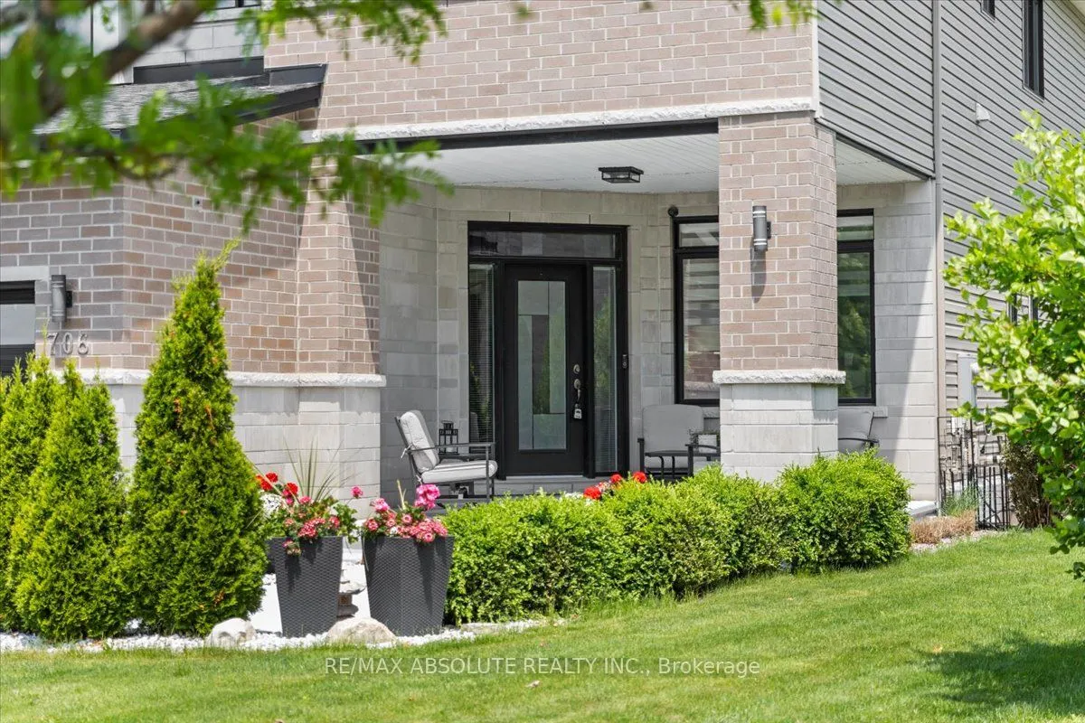 706 Bridleglen Crescent