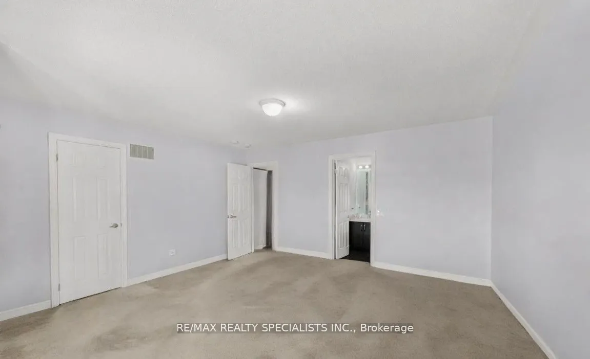 825 Cook Crescent