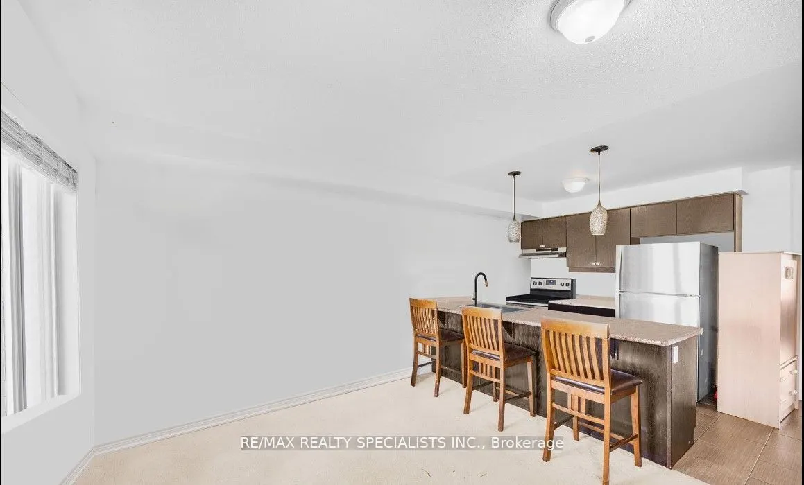 825 Cook Crescent