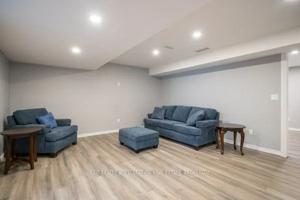 10 Briarwood Crescent