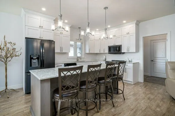 10 Briarwood Crescent