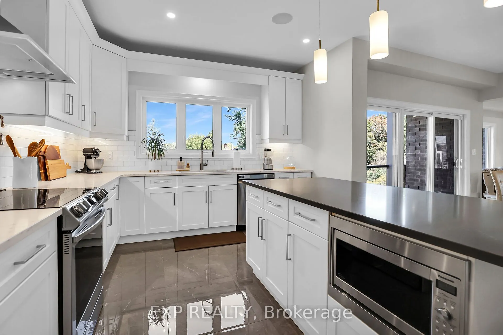 3608 Carolinia Court
