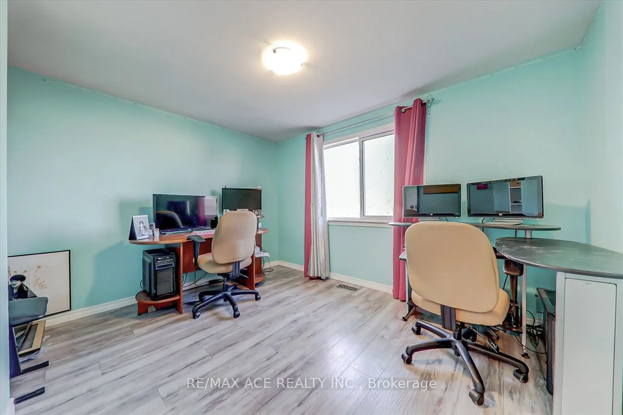 60 Pochon Avenue