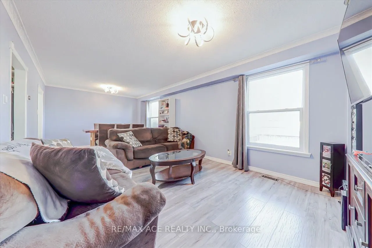 60 Pochon Avenue