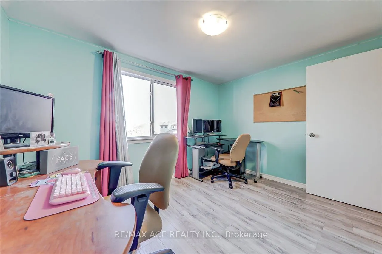 60 Pochon Avenue