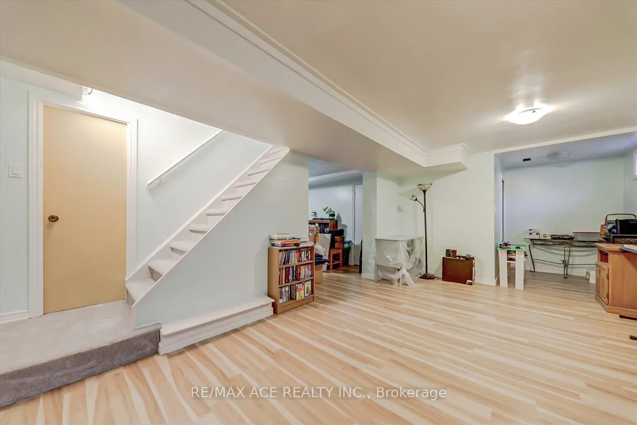 60 Pochon Avenue