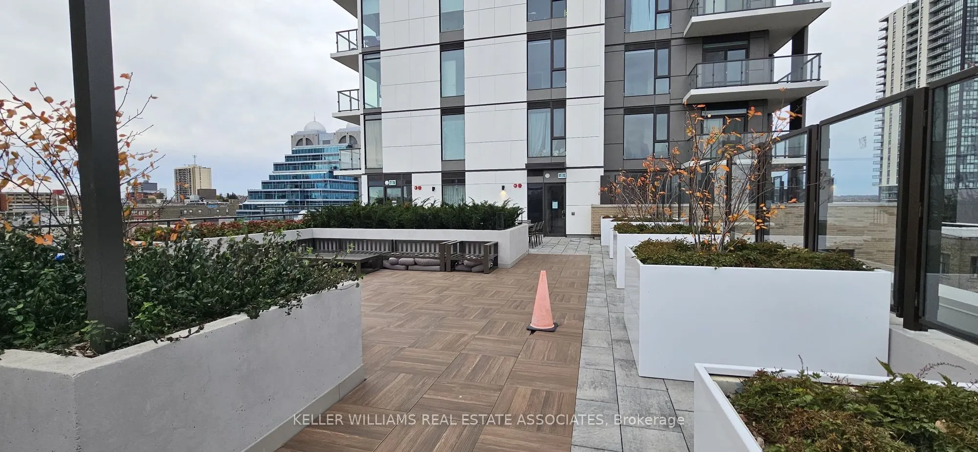 55 Duke Street W, #409