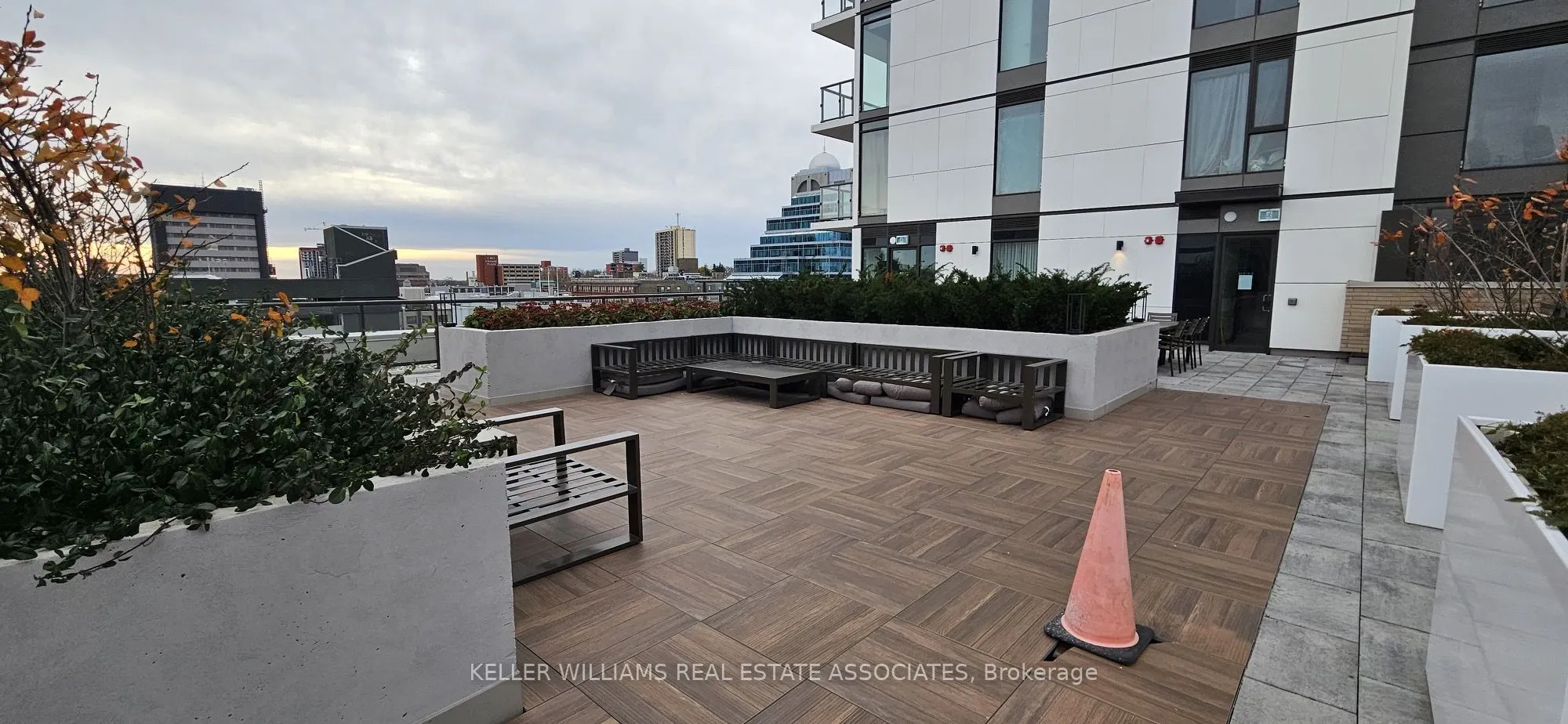 55 Duke Street W, #409