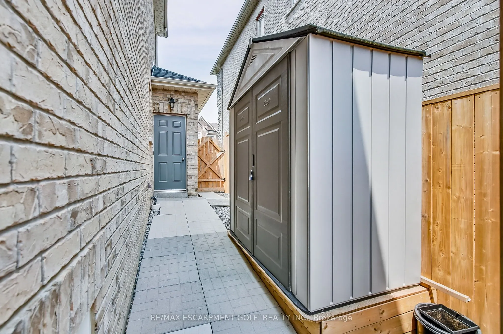 39 Avanti Crescent