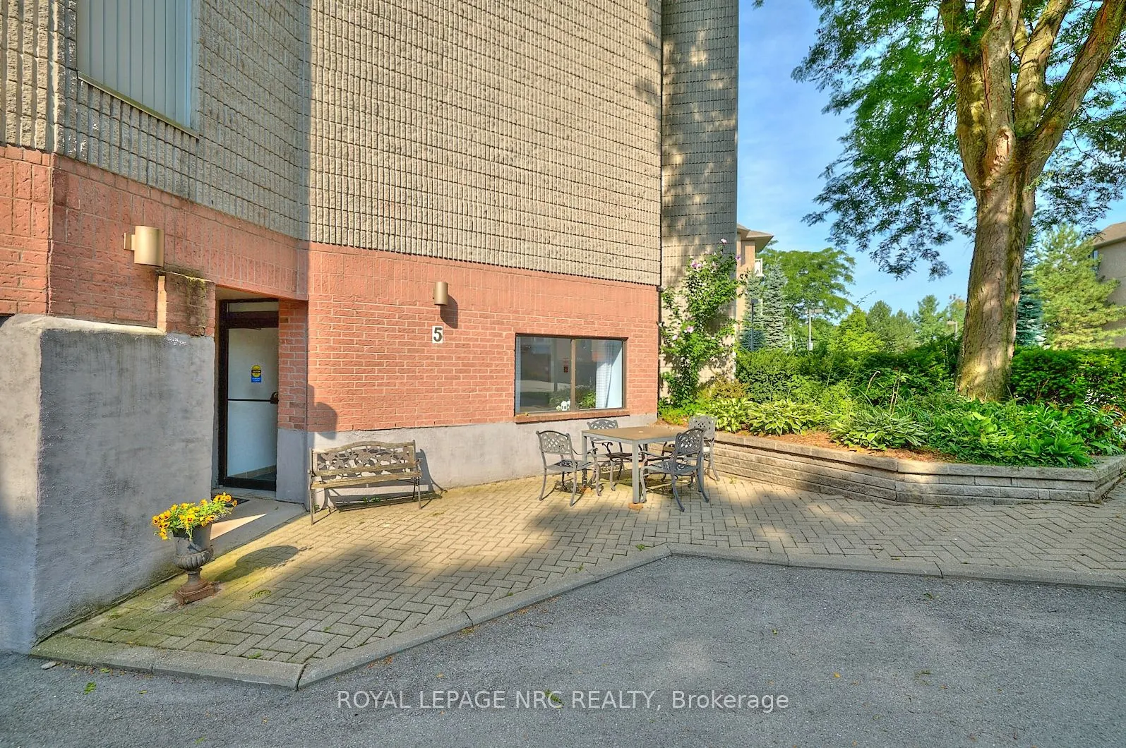 5 NIAGARA Street, #201