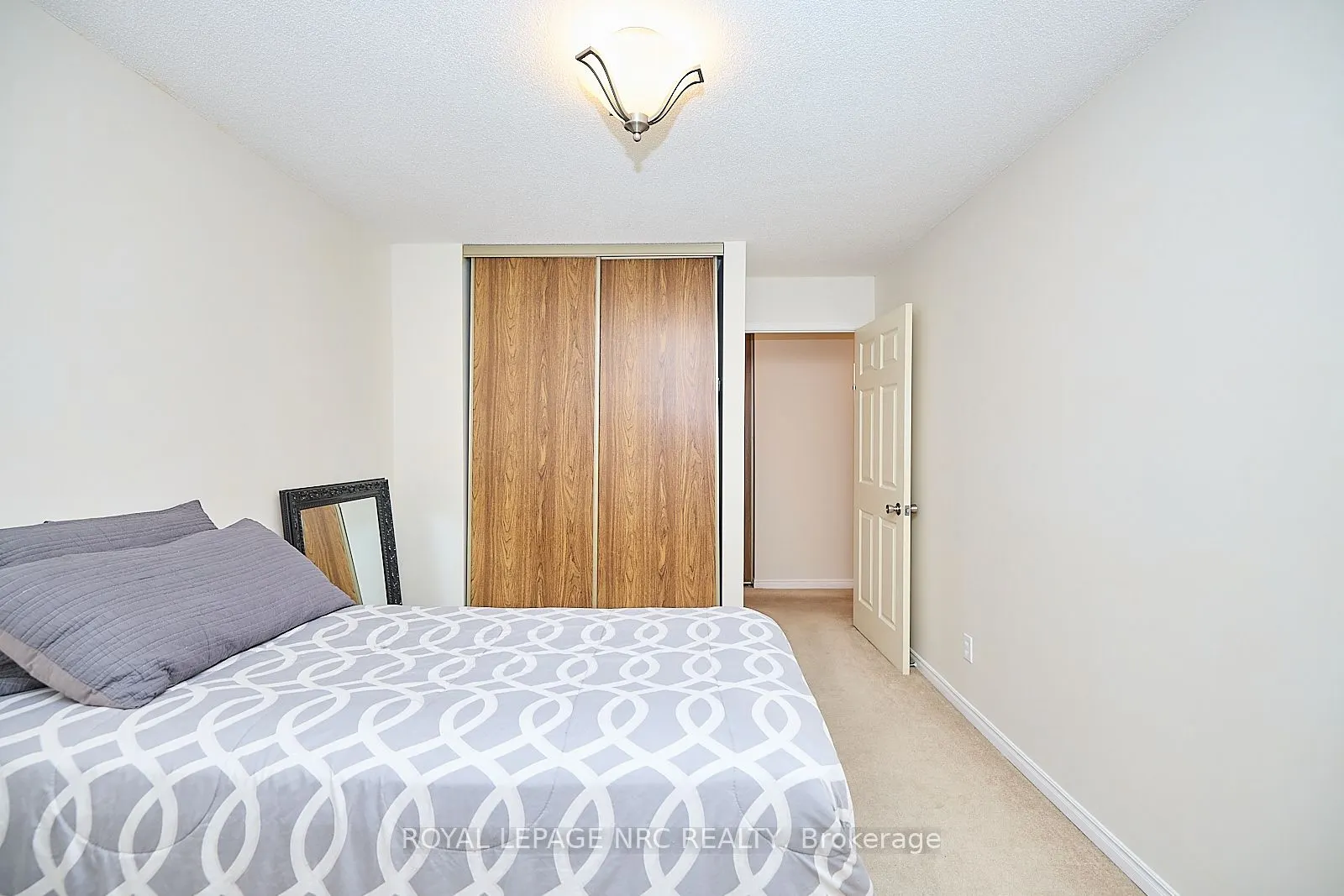 5 NIAGARA Street, #201