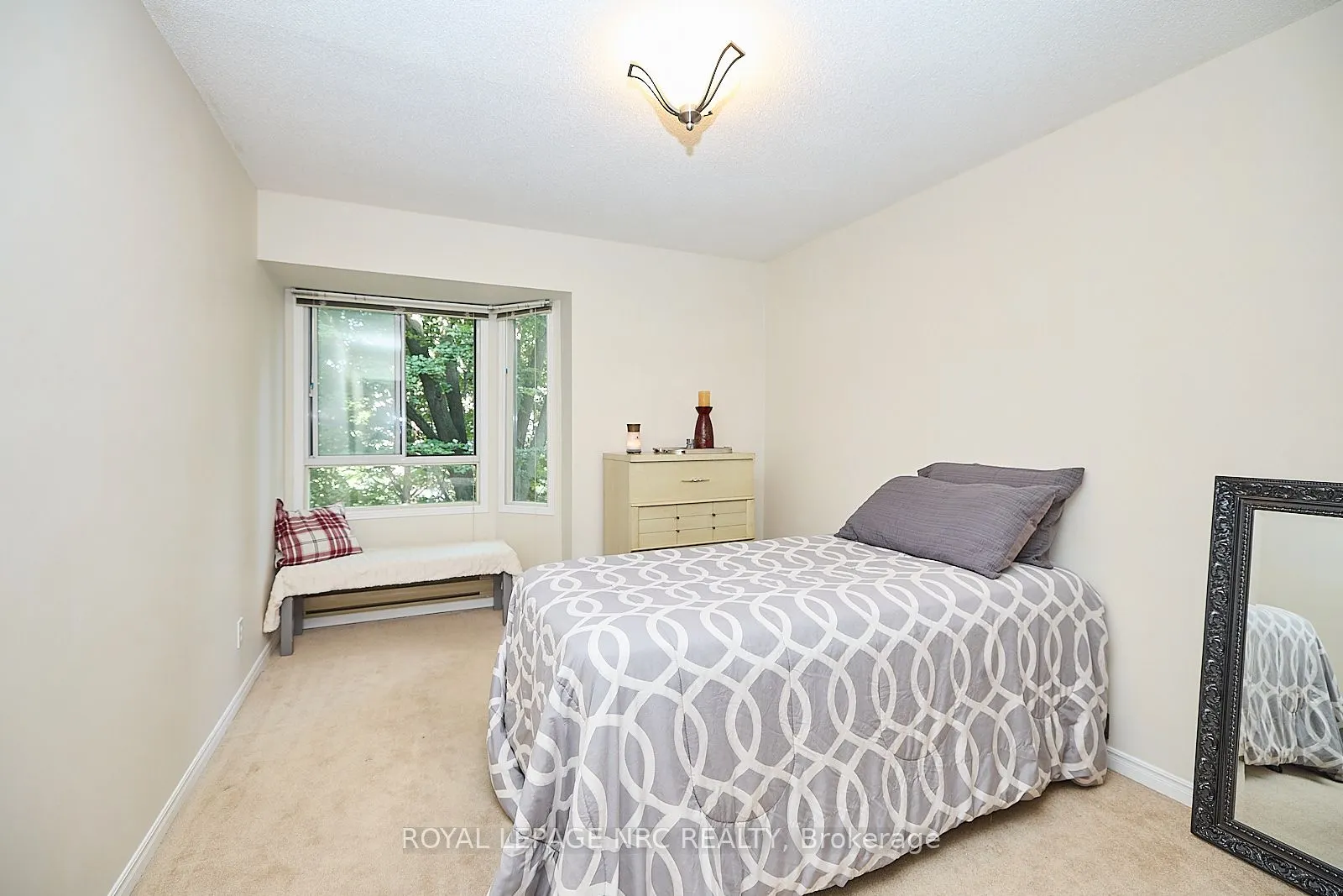 5 NIAGARA Street, #201