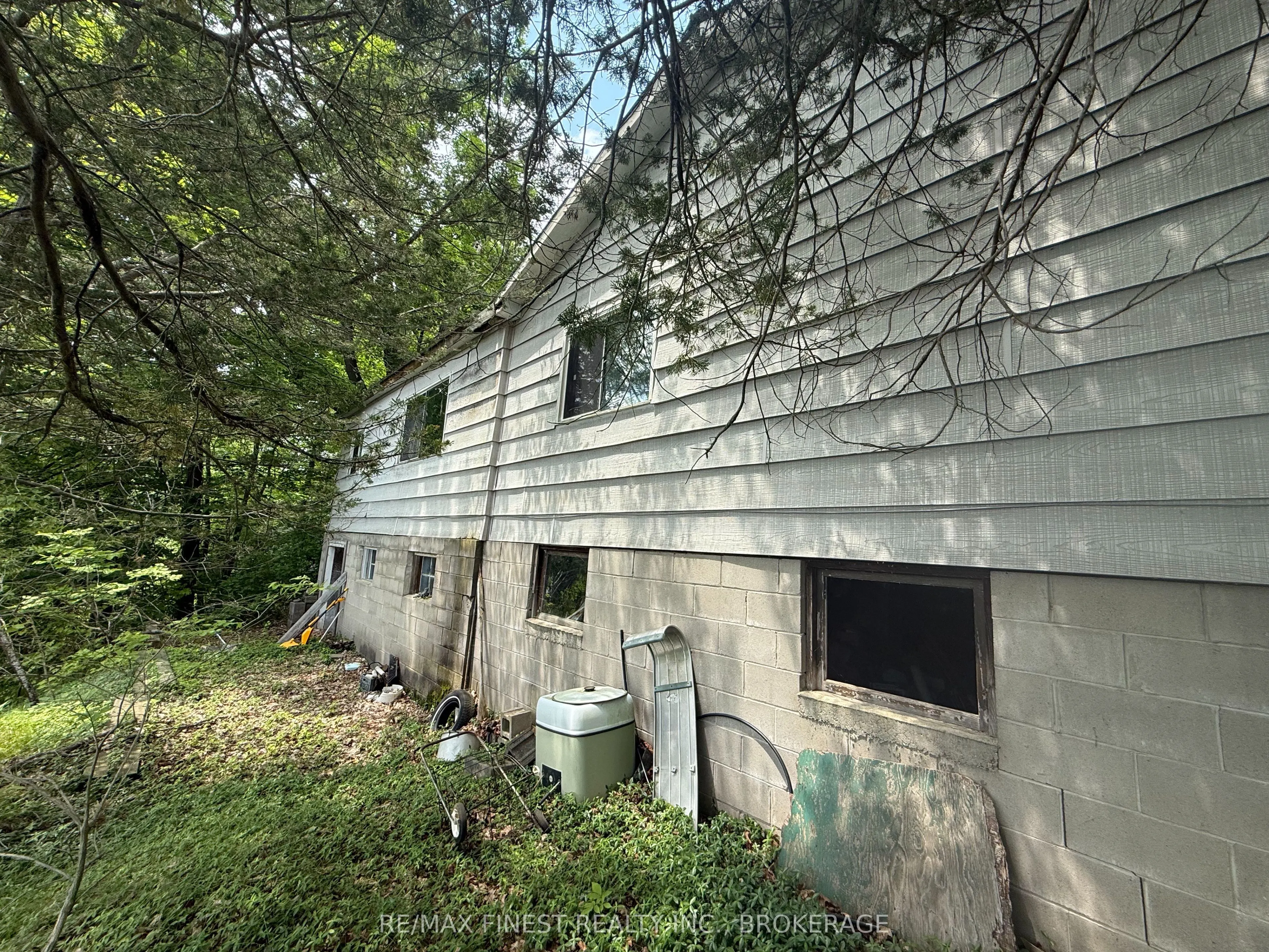 1040 Buckhorn Lane