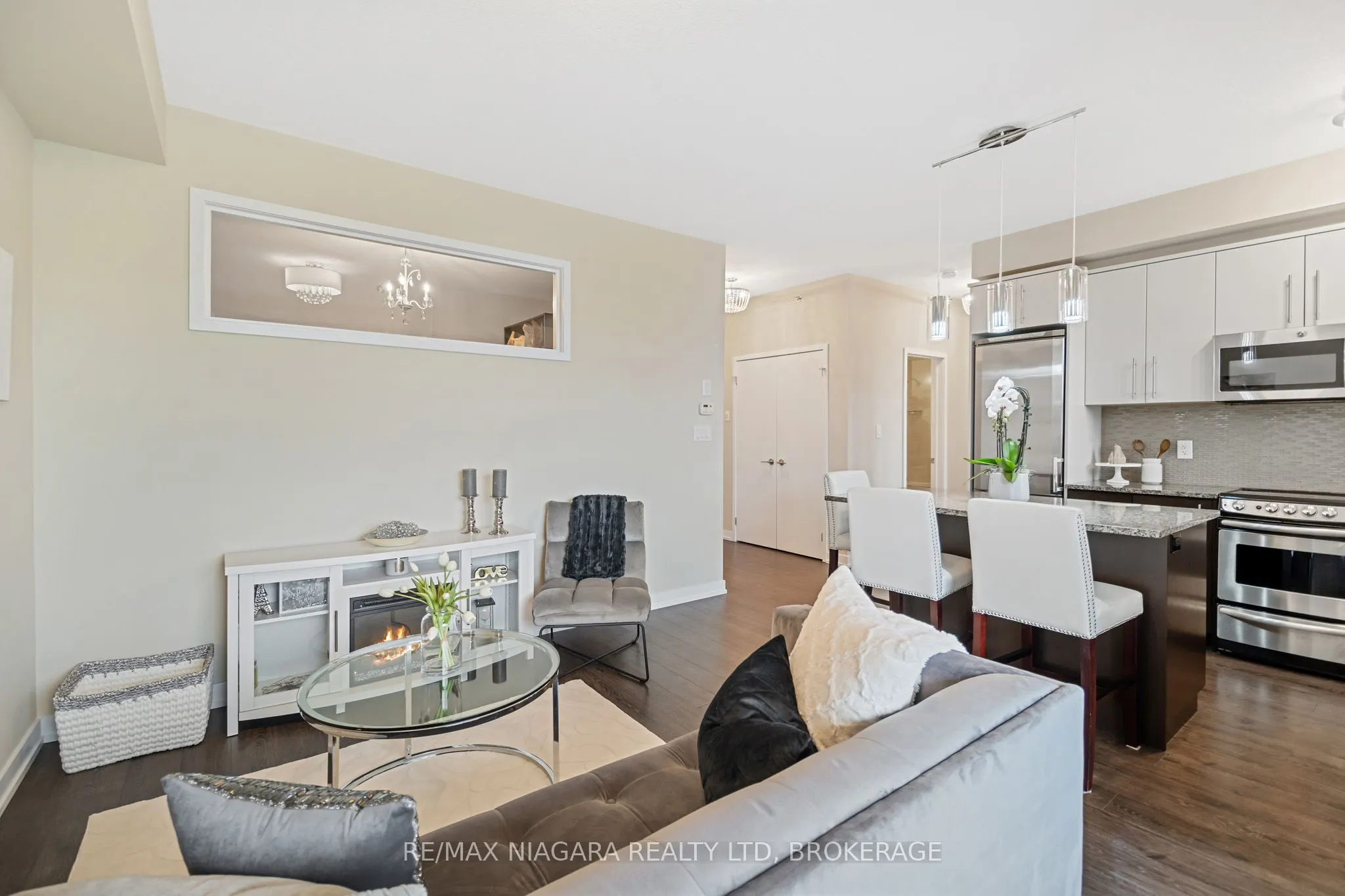 520 North Service Road #411